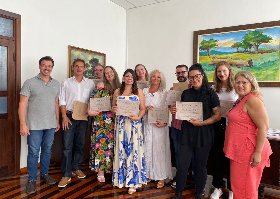 Cultura entrega certificados aos participantes do Projeto Pão e Poesia