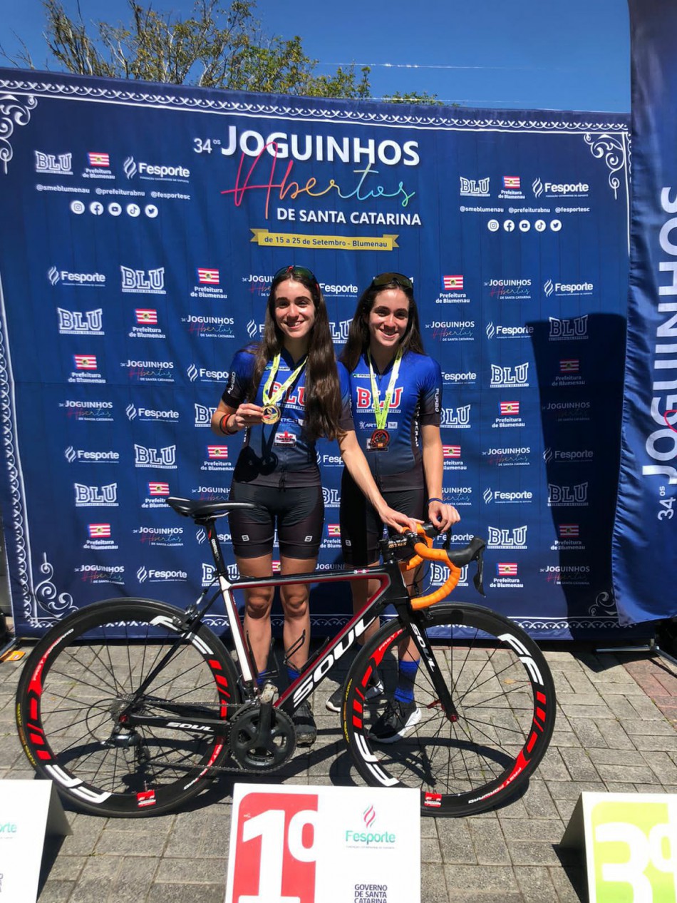 Talento de família, gêmeas Ana Beatriz e Maria Luiza Vargas Duwe são campeãs nos Joguinhos Abertos 2022