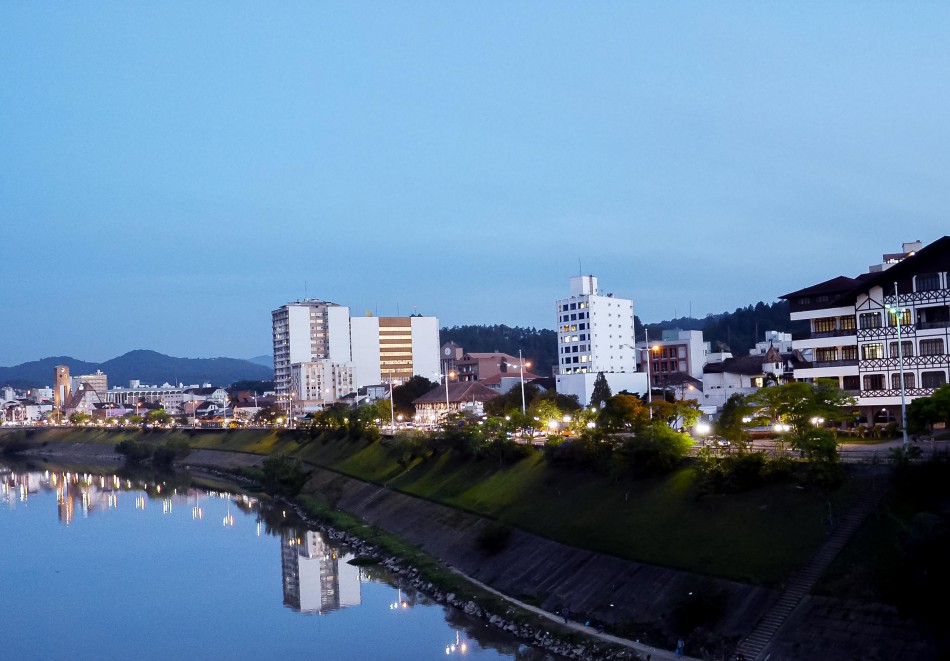 Avenida Beira-Rio também será contemplada com a revitalização da iluminação pública