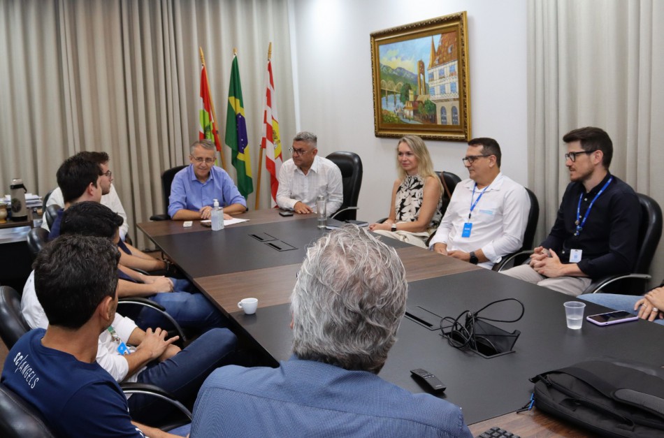 Reunião com representantes da governança têxtil debate desafios do setor