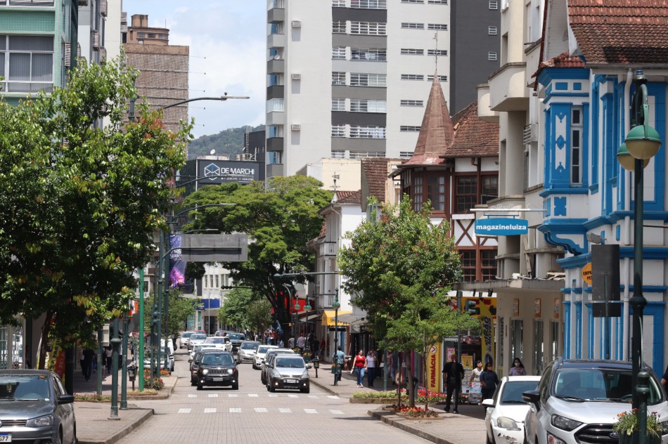 Mudanças no trânsito neste domingo, dia 5, devido à intervenção na Rua 15 de Novembro.