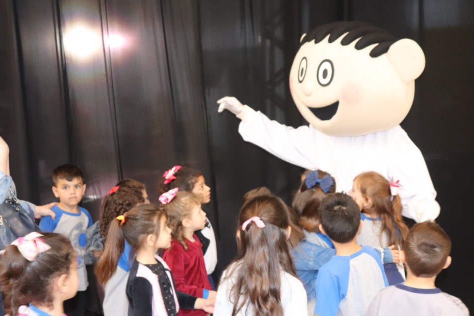 Blumenau começa a viver as emoções do teatro infantojuvenil