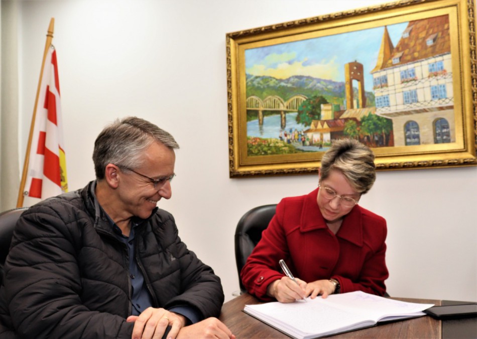 Maria Regina assume o comando da Prefeitura de Blumenau