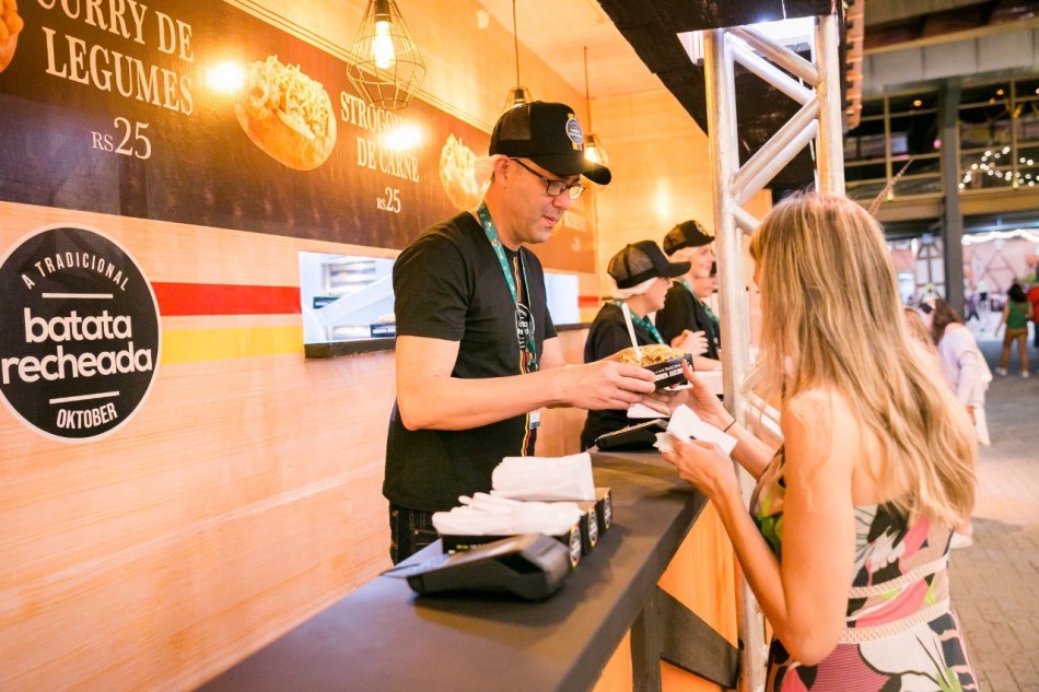 Saiba como se cadastrar em vagas temporárias para a Oktoberfest