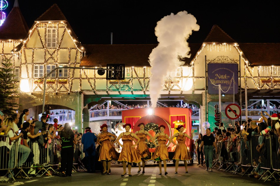 Penúltimo desfile do Natal em Blumenau 2023 acontece neste sábado