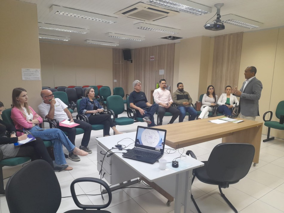 Controladoria-Geral de Blumenau conhece modelo de fiscalização de contratos de Brusque