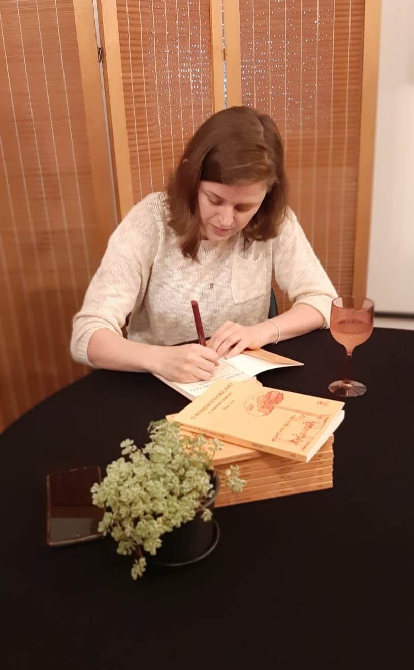 Escritora Shay Luz lança o livro "O homem enforcado"