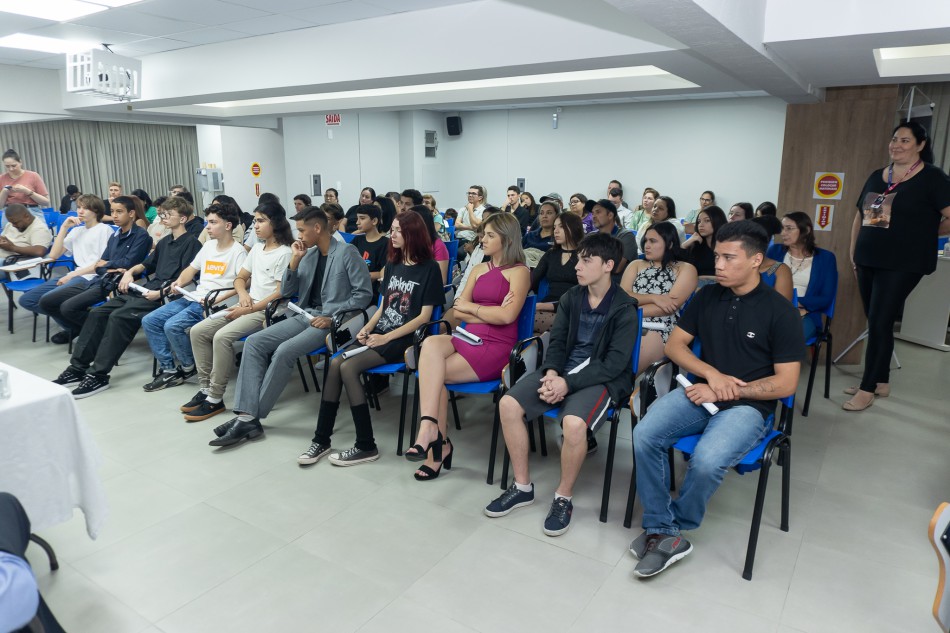Programa de Iniciação ao Trabalho forma 35 adolescentes