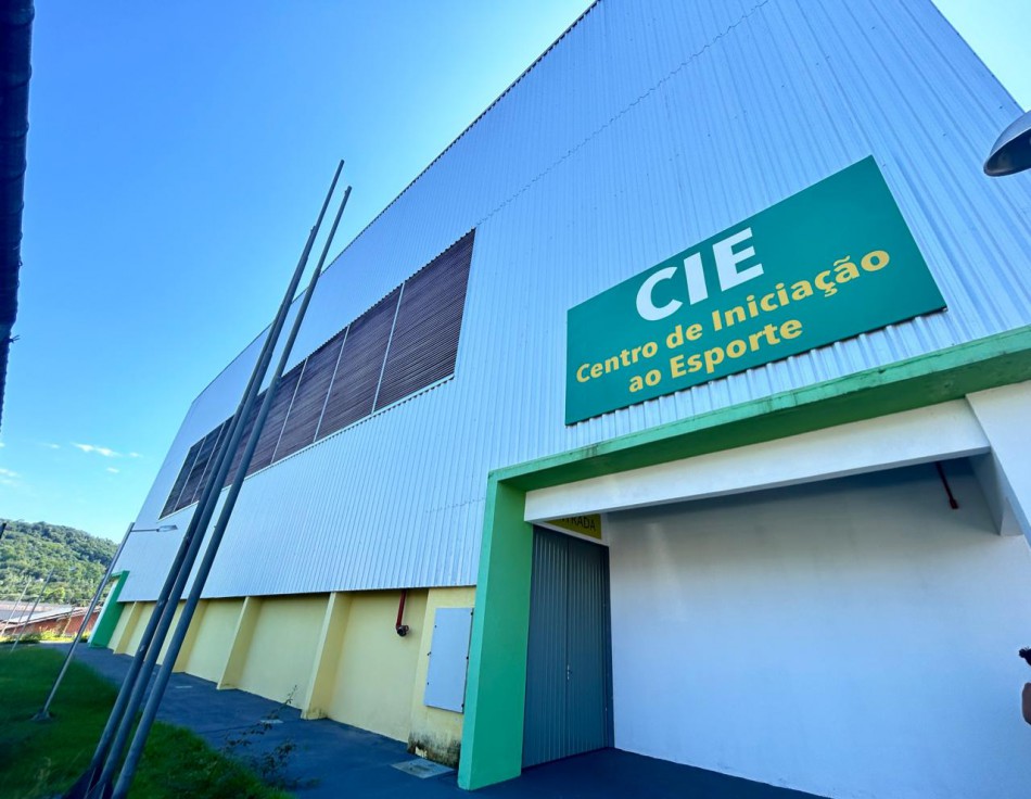 Ministro do Esporte participa de entrega de Centro de Iniciação Esportiva