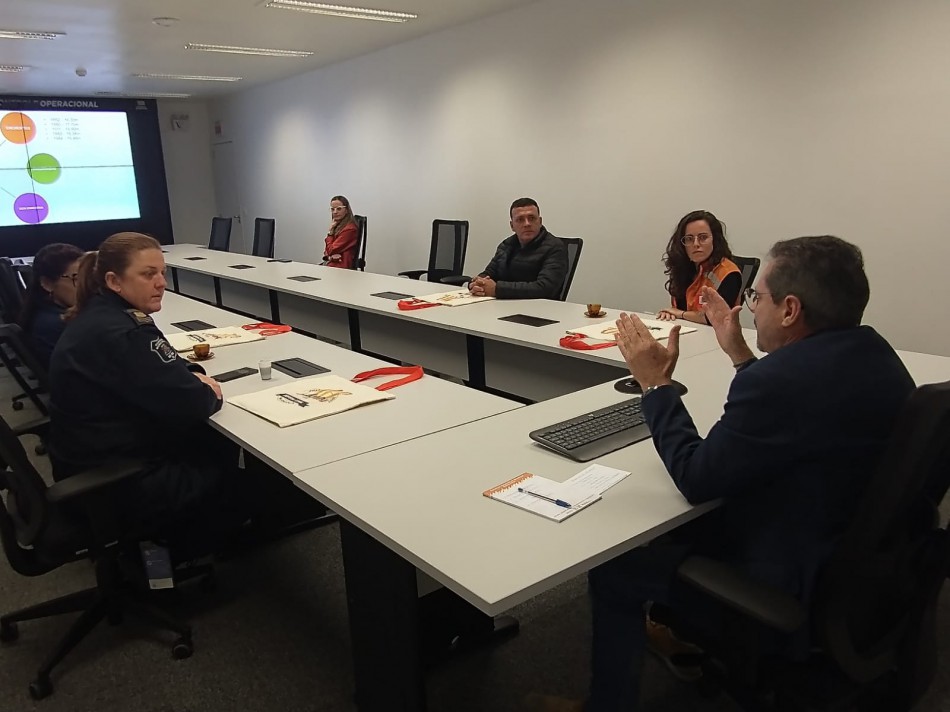 Defesa Civil de São José conhece estrutura e protocolos de ação de Blumenau