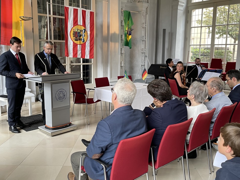 Prefeito Mário Hildebrandt participa da criação da Fundação Blumenau-Niesel