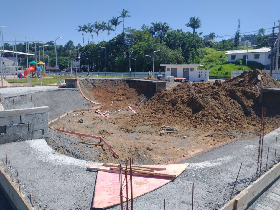 Praça anexa ao Terminal Oeste ganha forma