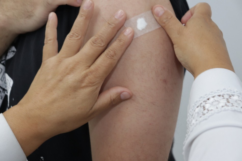 Vacinação bivalente contra a Covid-19 é ampliada para pessoas acima de 60 anos