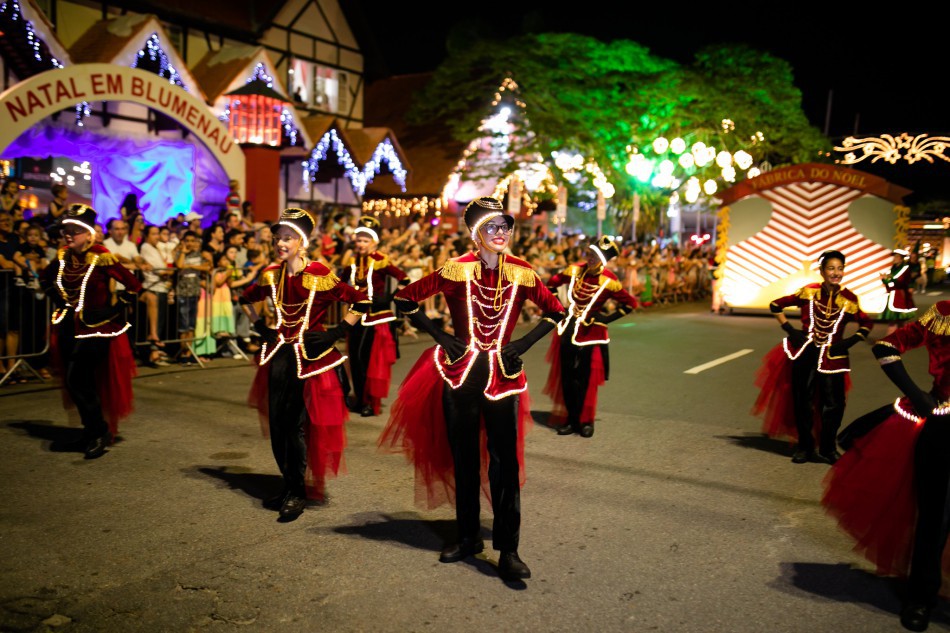 Confira como fica o trânsito nos dias com desfile do Natal em Blumenau