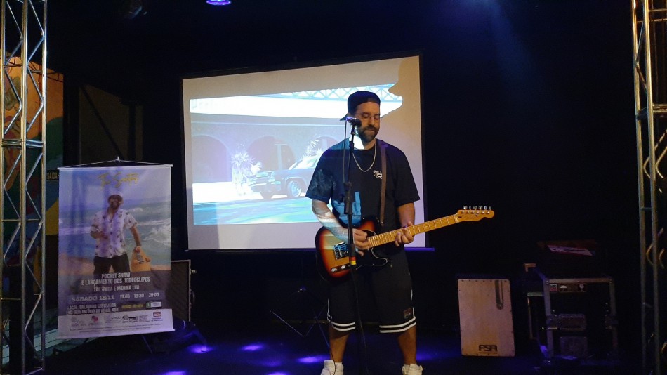 Thi Santos faz sucesso na apresentação de novos videoclipes