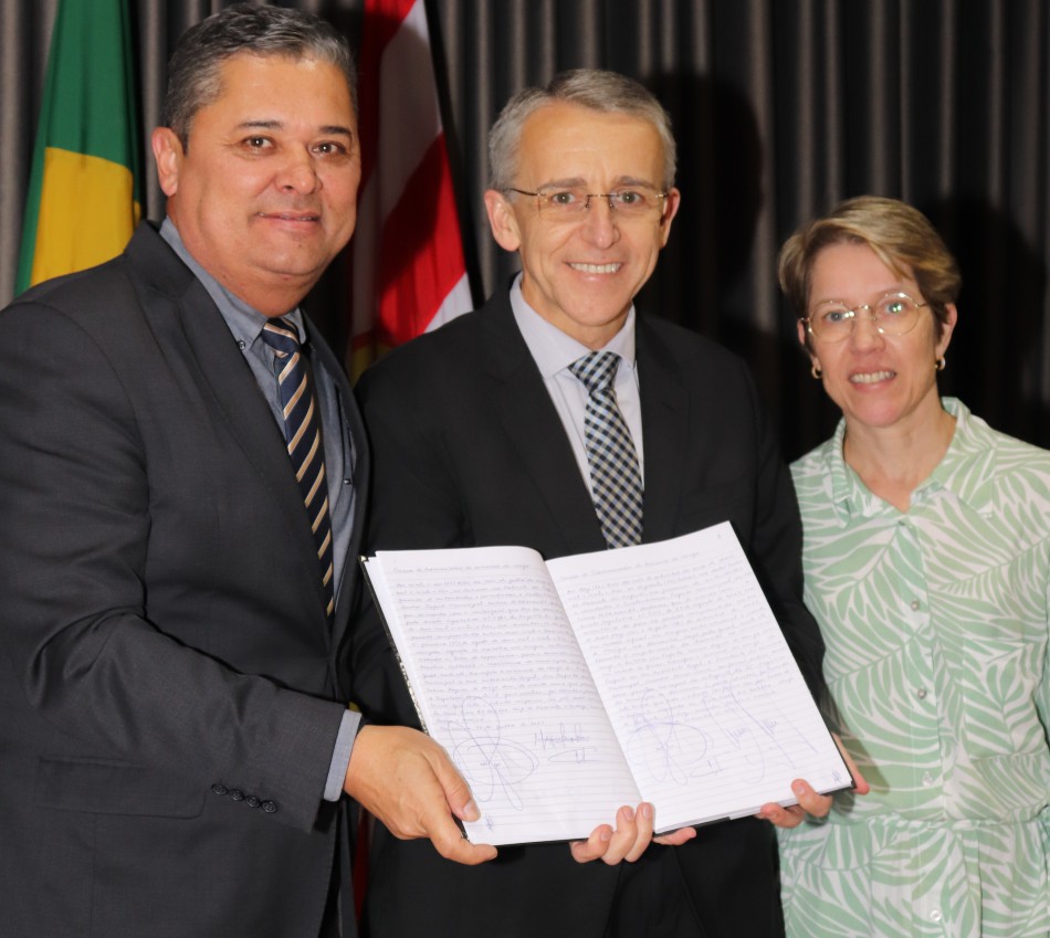 Almir Vieira toma posse como prefeito em exercício