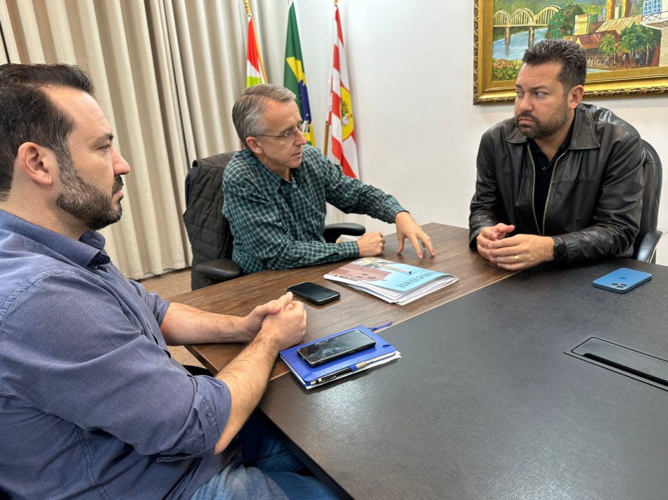 Proprietários de imóveis nas ruas Theodoro Holtrup e Joinville terão 30 dias para buscar regularização das vagas de estacionamento