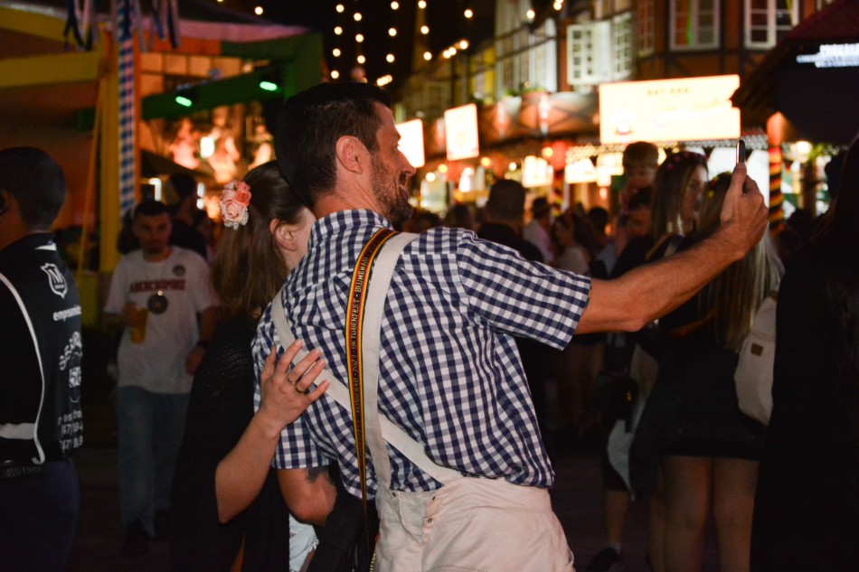 Todos os caminhos levam à Oktoberfest Blumenau