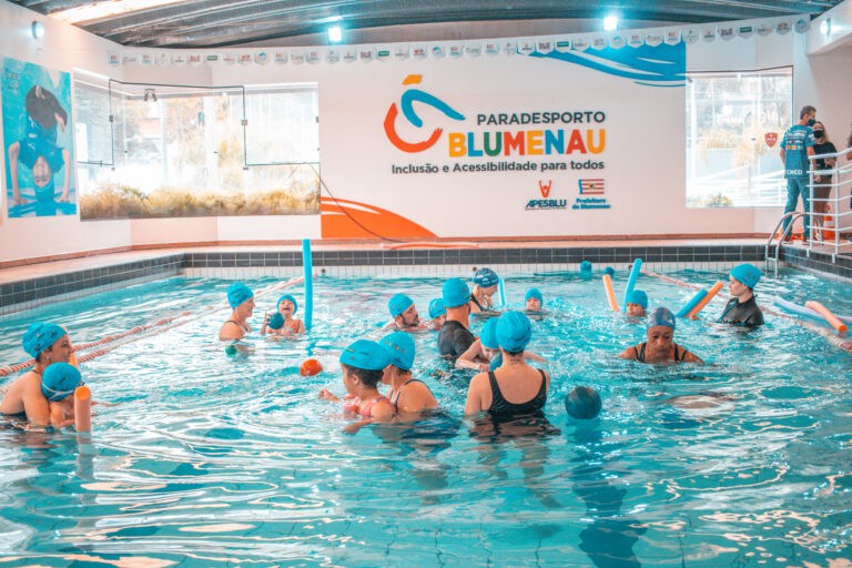 Rematrículas para natação do Paradesporto Escolar iniciam nesta segunda-feira