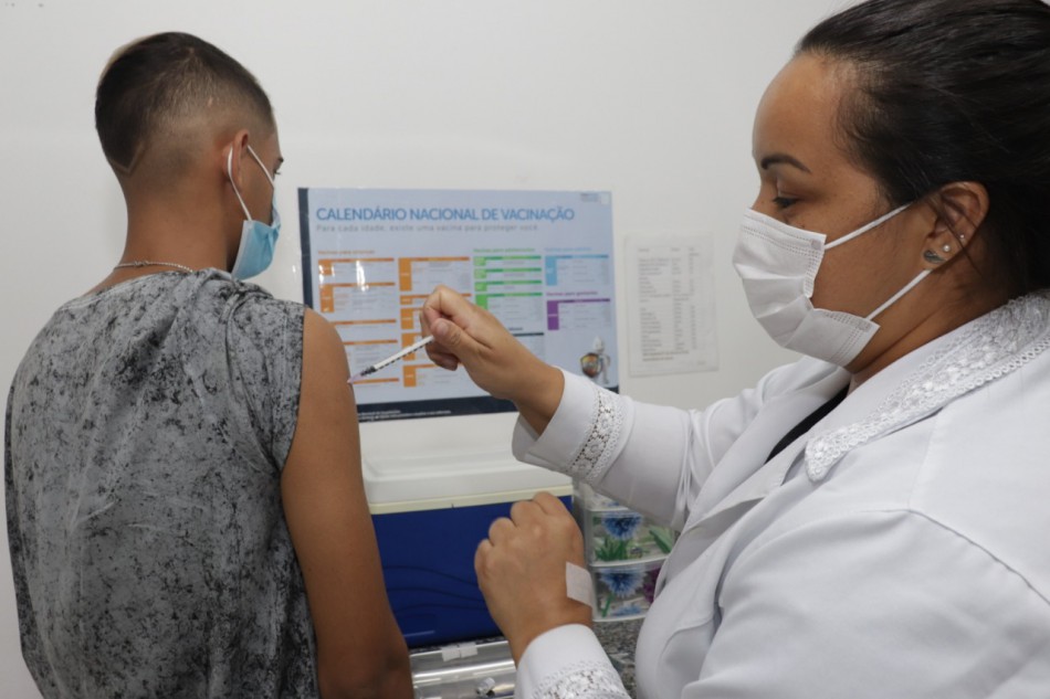 Covid-19: vacina bivalente passa a ser aplicada em pessoas com comorbidades 