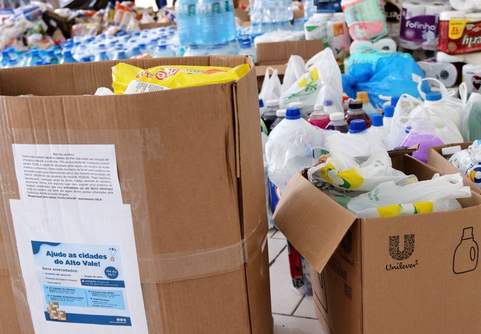 Blumenau arrecada mais de uma tonelada de mantimentos para atingidos pelas chuvas no Alto Vale