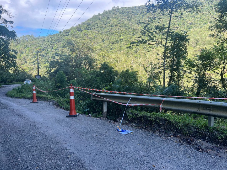 Secretaria de Conservação e Manutenção Urbana realiza obra de enrocamento na Rua Santa Maria