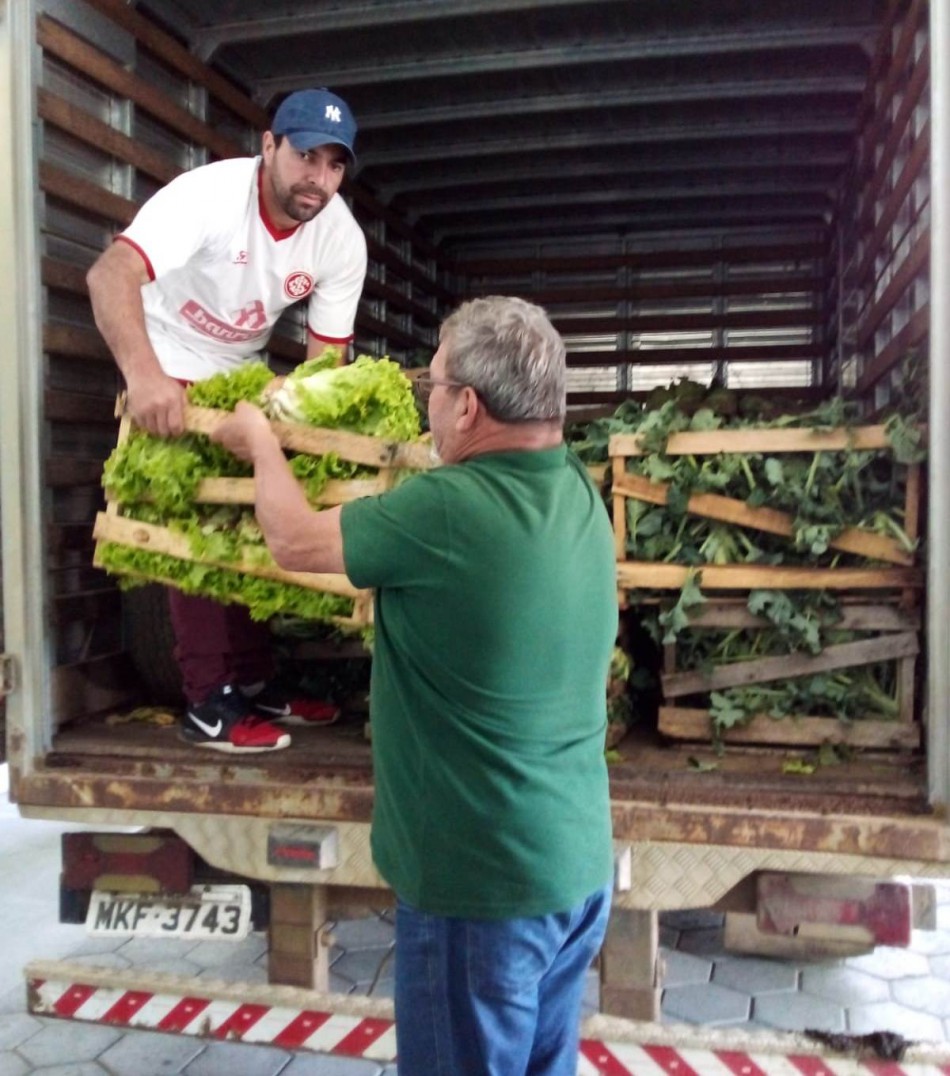 Banco de Alimentos recebe mais de mil quilos de verduras do Programa Alimenta Brasil 