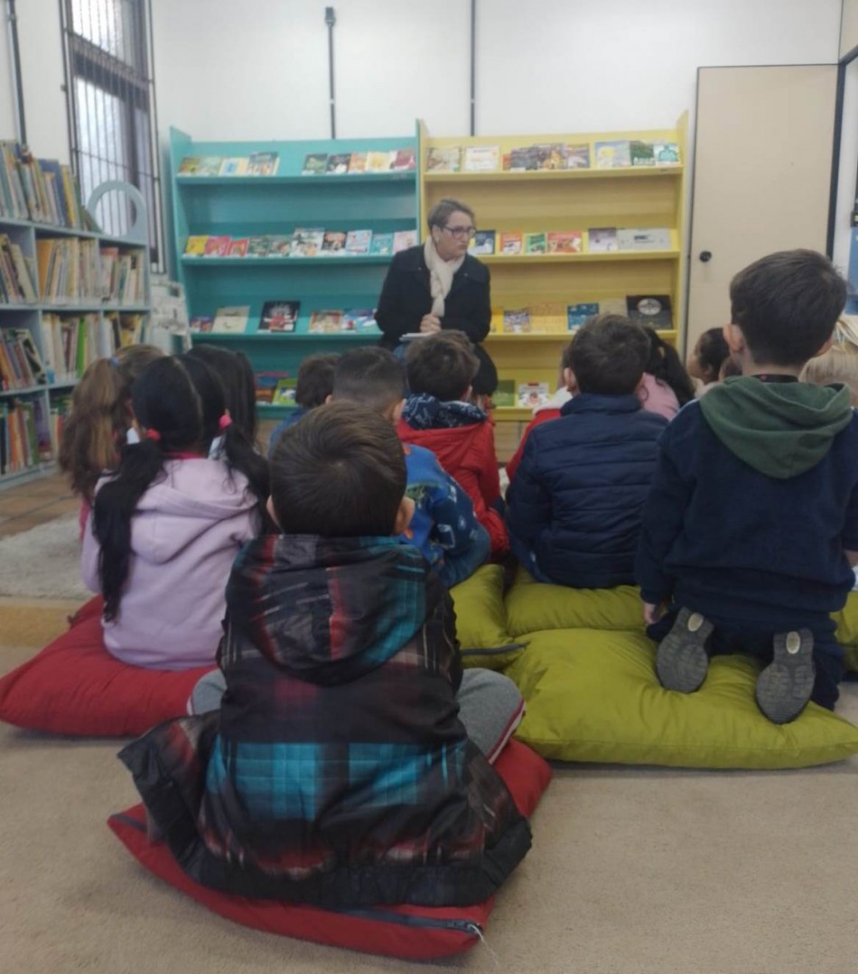 Biblioteca recebe alunos e professores do CEI Olga Brehmer