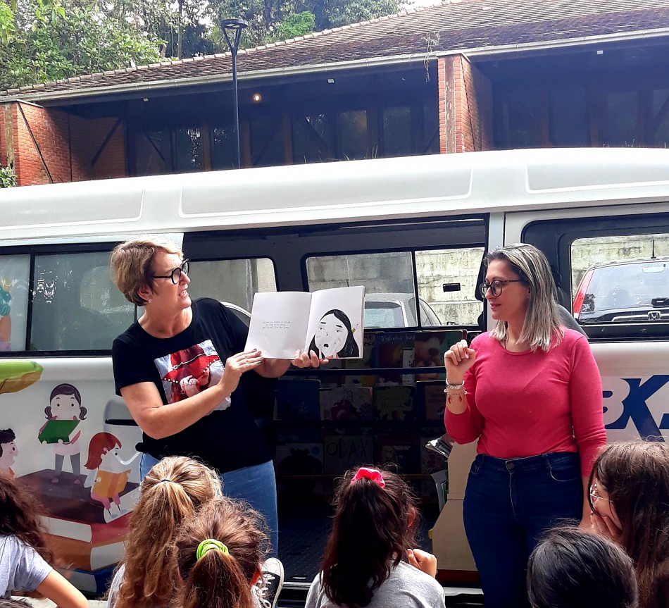 Biblioteca municipal promove dia de encanto na Praça das Rosas