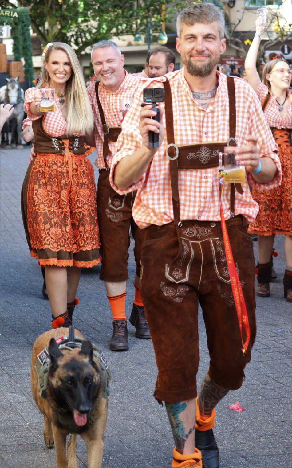 Zigge-zagge AU AU AU na Oktoberfest Blumenau