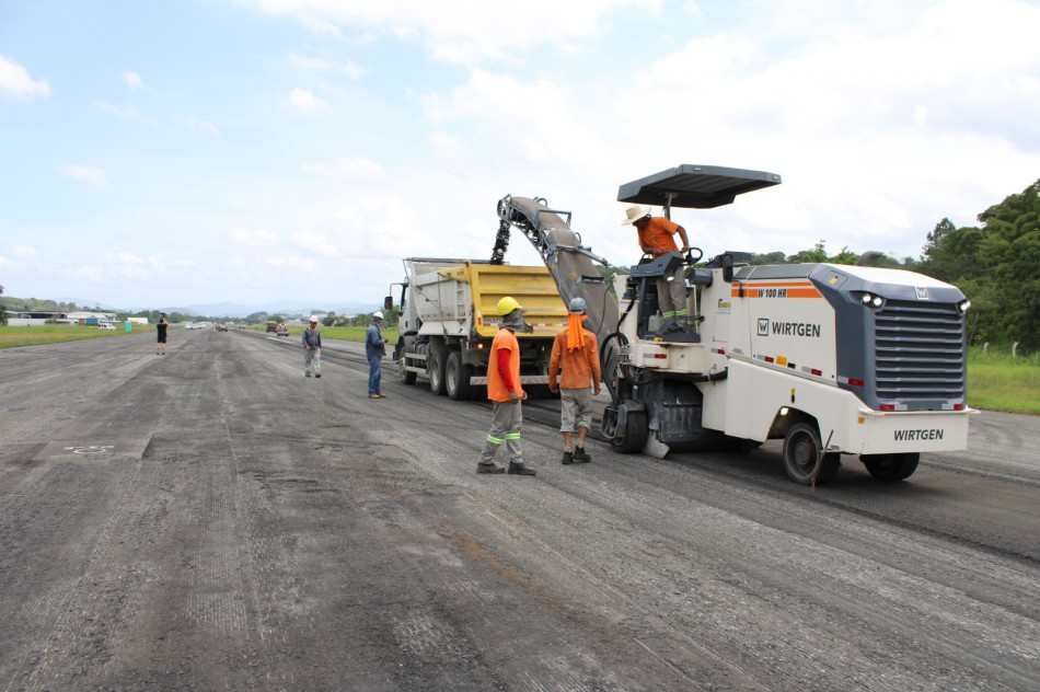Inicia obra de revitalização da pista do aeroporto