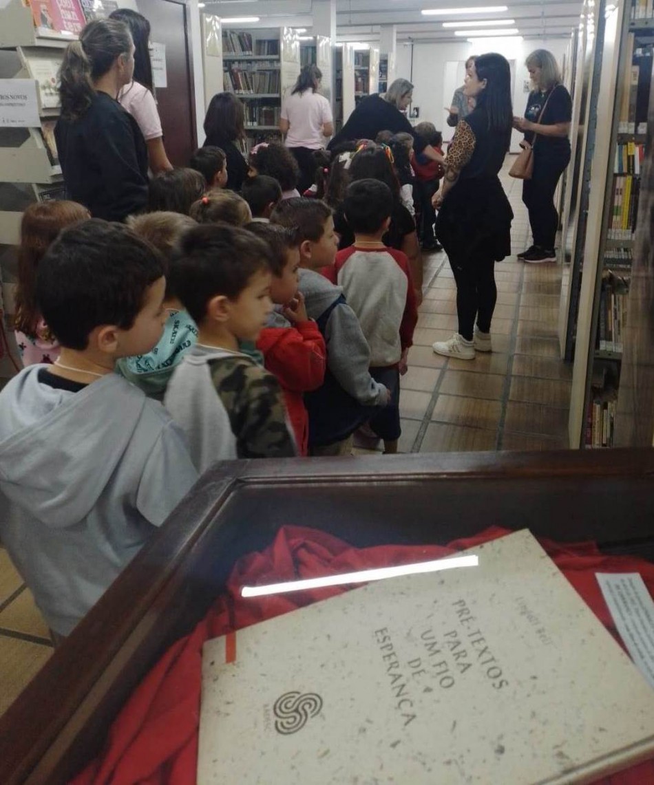 Biblioteca Municipal recebe alunos do CEI Evaldo Moritz