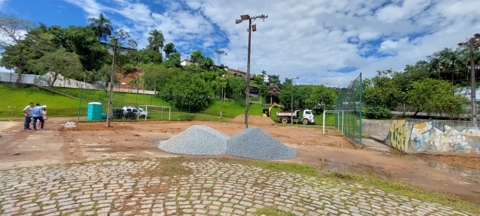 Com a Praça do Anel Viário Norte em reforma espaço fica fechado durante o período em obras
