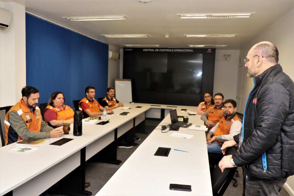 Inicia capacitação aos servidores Defesa Civil sobre o sistema de monitoramento do rio 