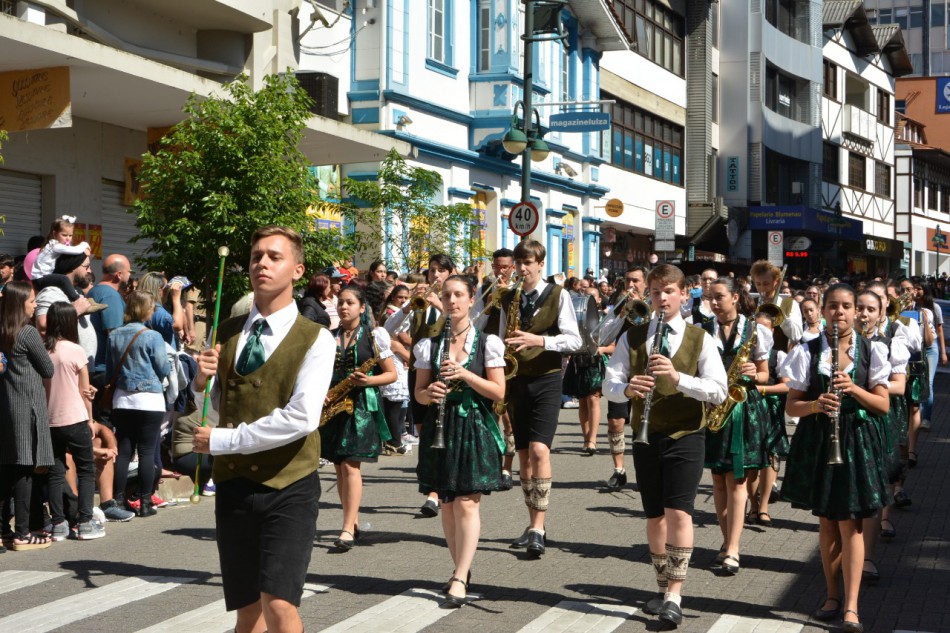 Blumenau retoma preparativos para desfile de 2 de Setembro