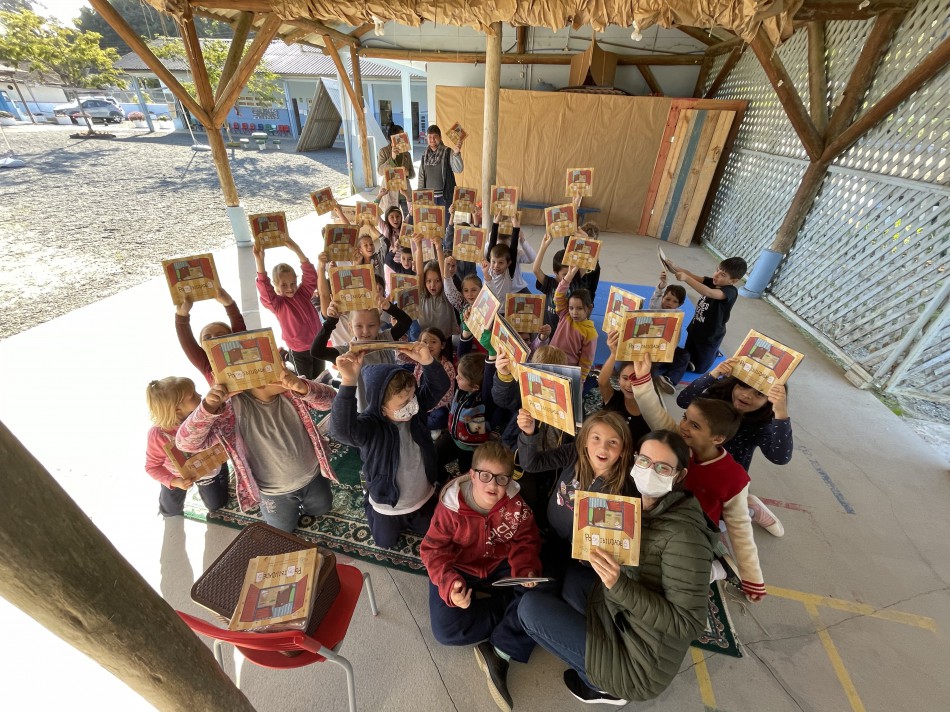 Literatura infantil encanta alunos blumenauenses
