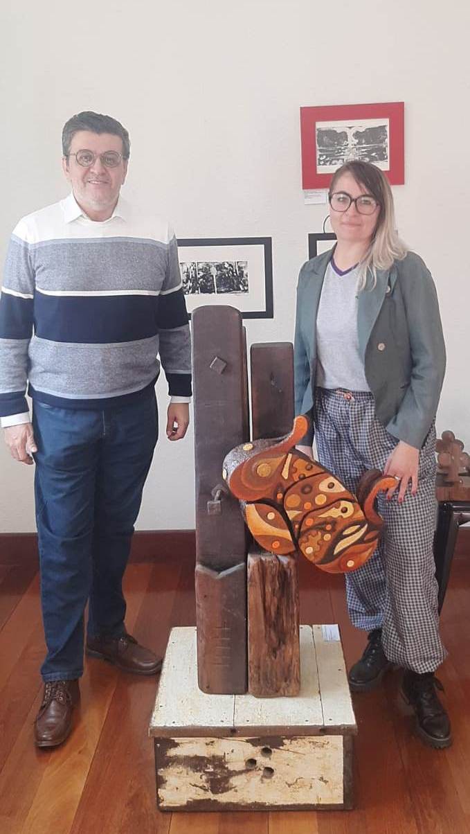 Sobras de restauro de igreja transformam-se em arte