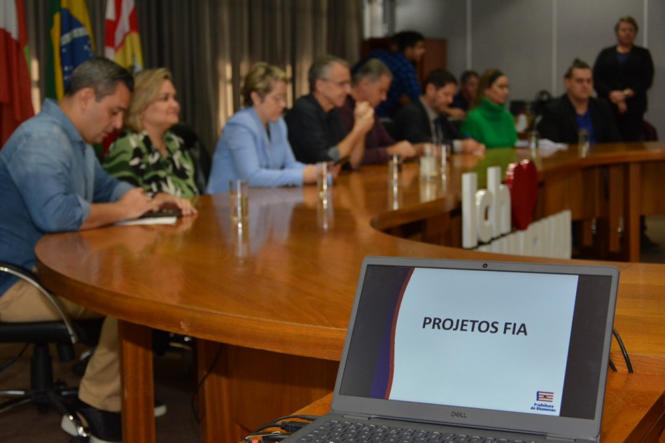 Prefeitura firma parceria com entidades para execução de projetos
