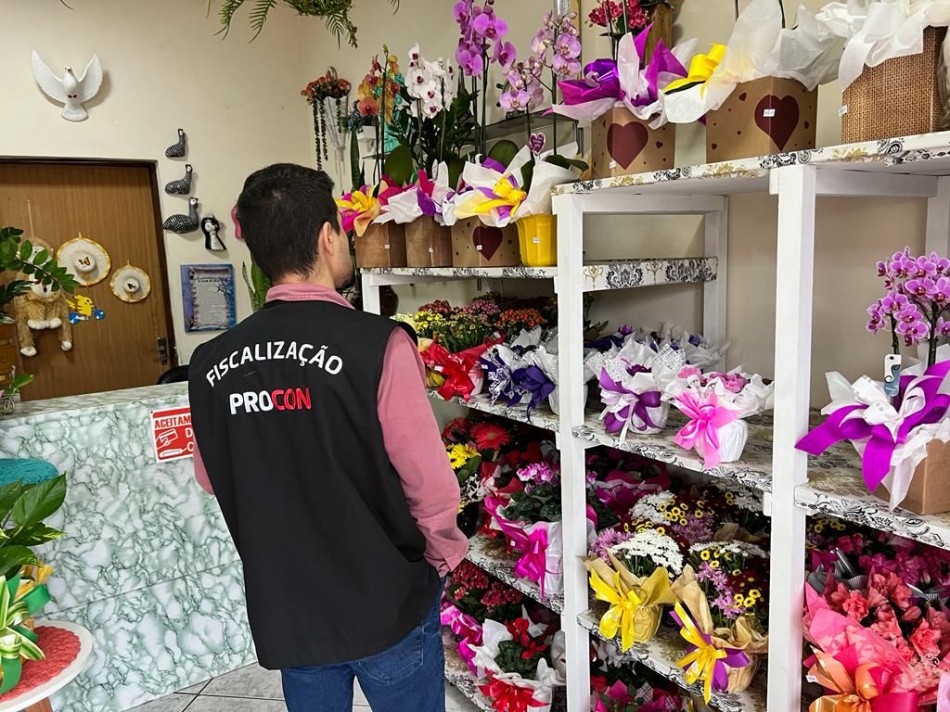 Procon de Blumenau orienta consumidores para compras do Dia das Mães