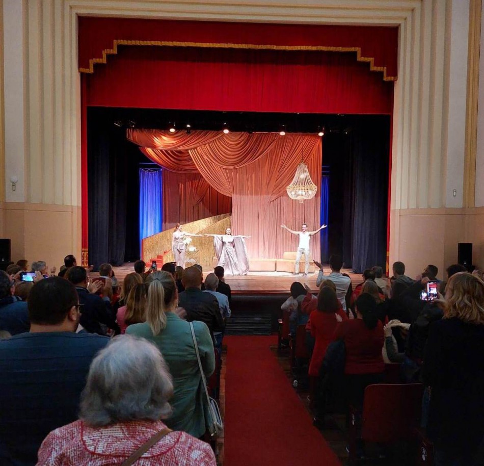 Vera Fischer celebra 55 anos de carreira em Blumenau