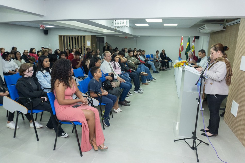 Programa de Iniciação ao Trabalho forma 45 adolescentes
