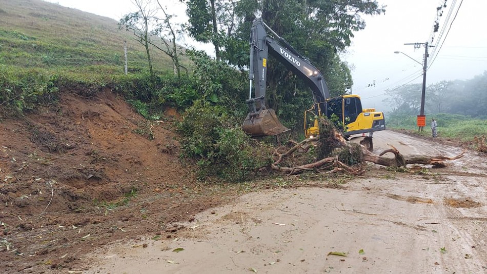 Prefeitura inicia pavimentação do acesso intermunicipal com a cidade de Indaial 