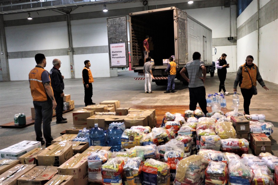 Donativos arrecadados em Blumenau embarcam nesta terça-feira para Pernambuco 