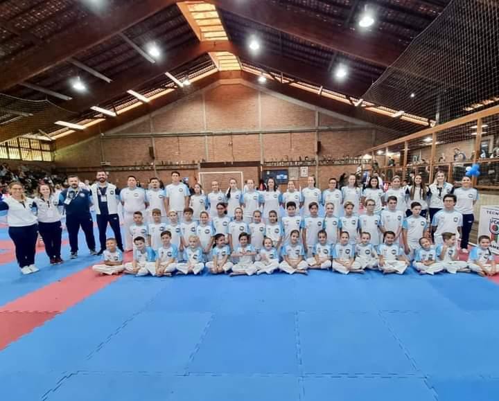 ABK/SME Blumenau é campeã da 2ª etapa do Estadual Série B de karatê