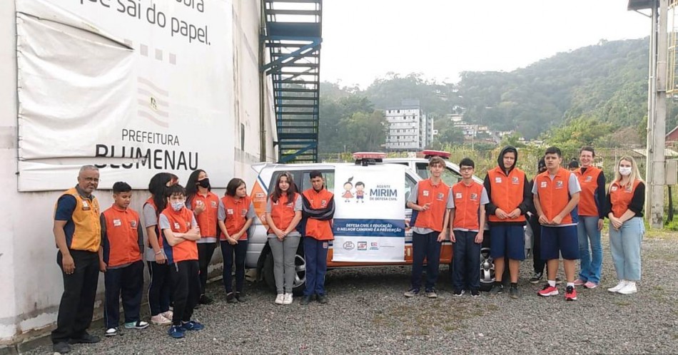 Agentes Mirins visitam dois diques do município