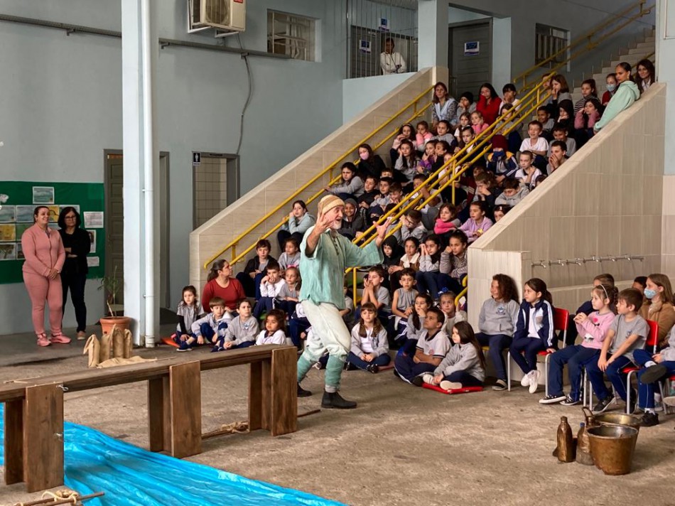 Projeto Circulação de História chega a 2 mil alunos