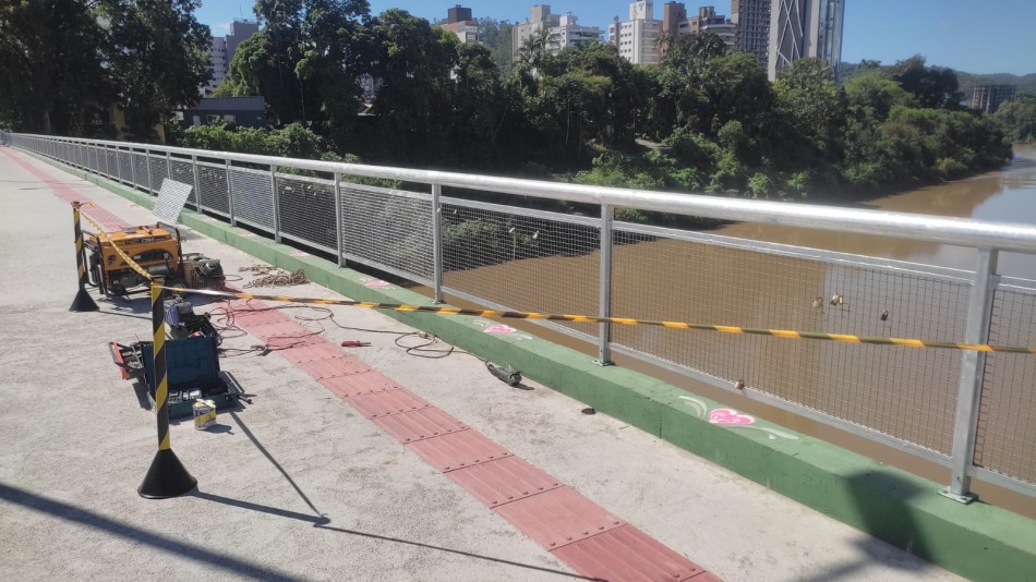 Seurb restaura telas de proteção danificadas da duplicação da Ponte Adolfo Konder
