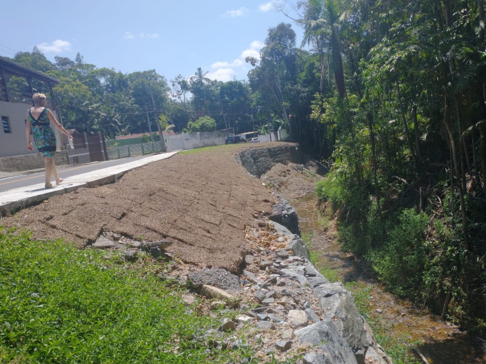 Prefeitura conclui aguardada obra de contenção no bairro Progresso