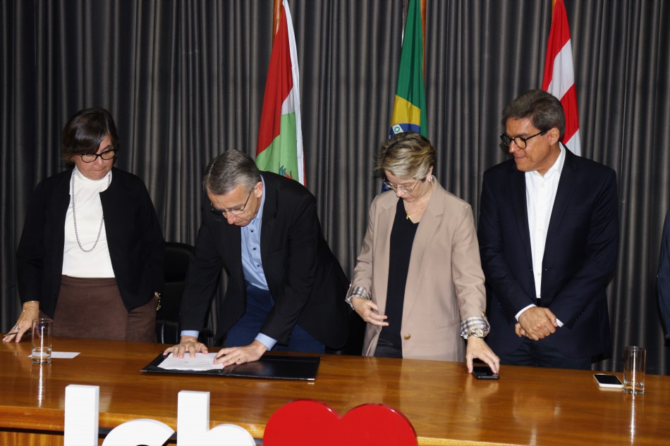 Blumenau assina contrato de U$ 62,5 milhões com Fonplata