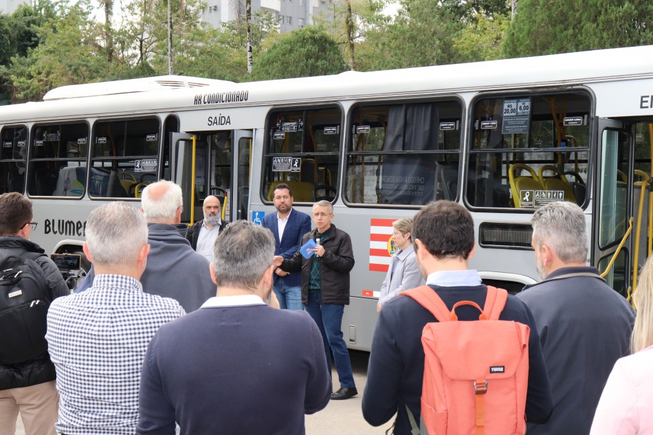 Blumenau anuncia a chegada de novos ônibus com índices menores de poluição